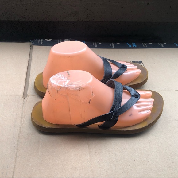 Flojos Women's Black Leather Priya Flip-Flop Sandals Size 9.5 - Picture 2 of 12